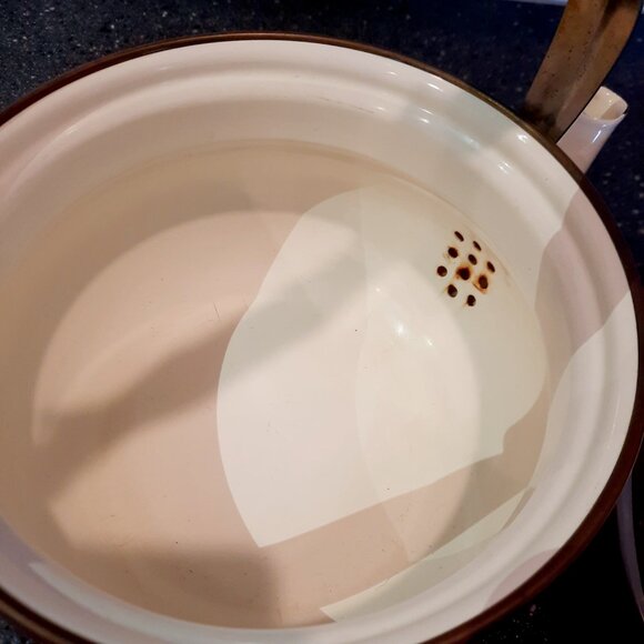 Adorable Vintage Enameled Teapot - Picture 9 of 10